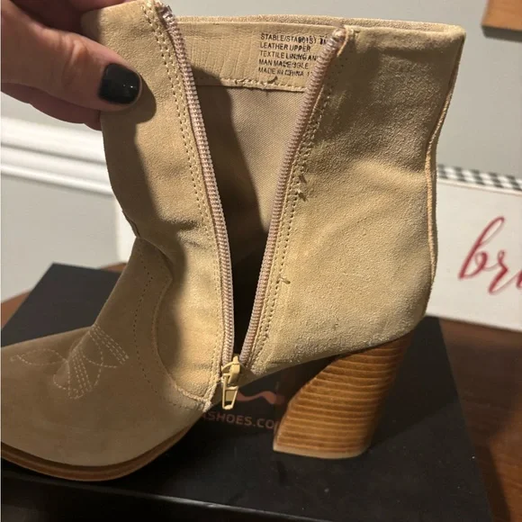 Womenn's Shoe Boots - Light Tan Suede - Size 8 - Picture 12 of 14